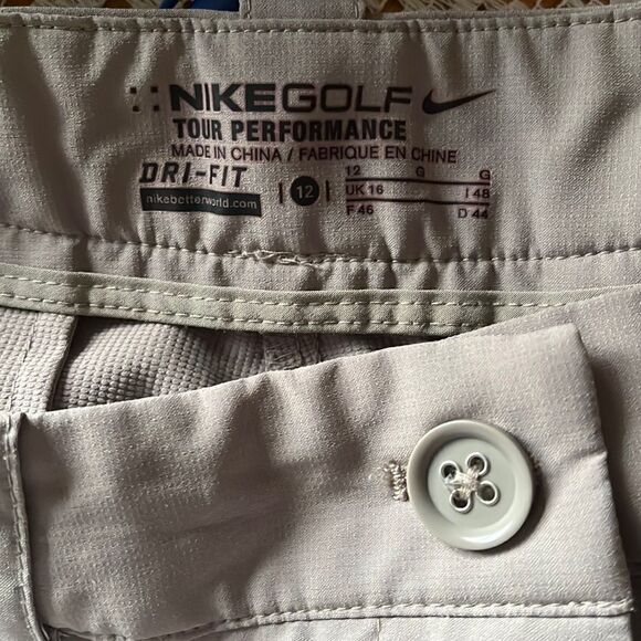 EUC WOMEN’S NIKE GOLF TOUR PERFORMANCE DRI-FIT BERMUDA HI-RISE SHORTS SIZE 12 - Picture 3 of 5